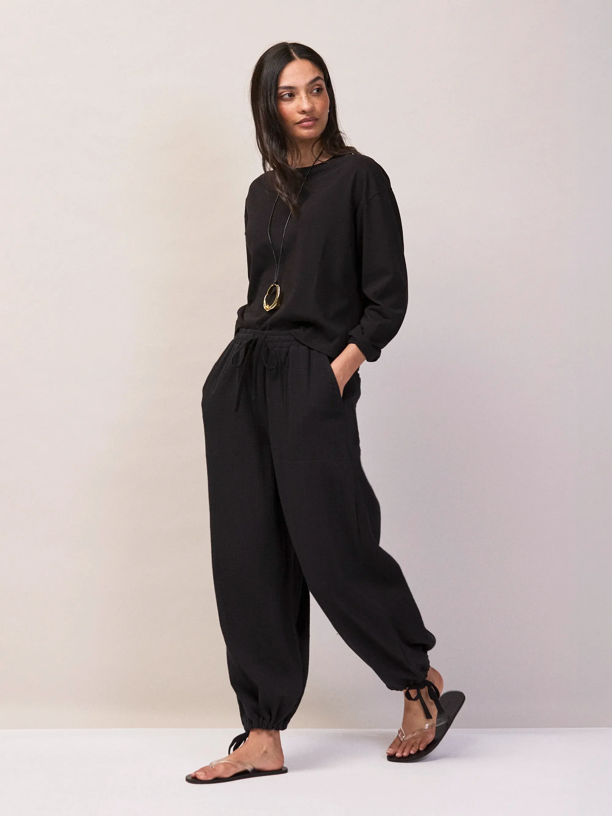 Petite Black Cheesecloth Drawstring Cuff Trousers - Image 4
